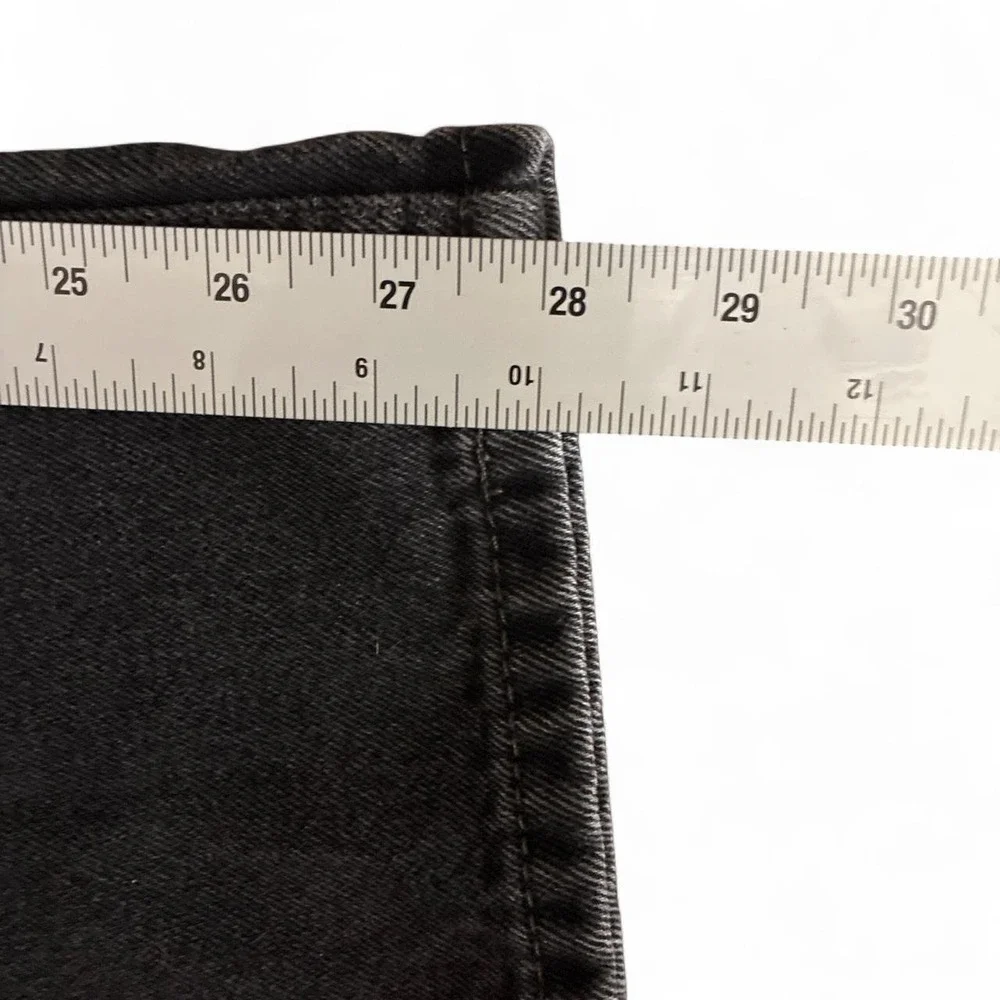Preowned 2011 Black Levi's 505 straight fit denim jeans. 36